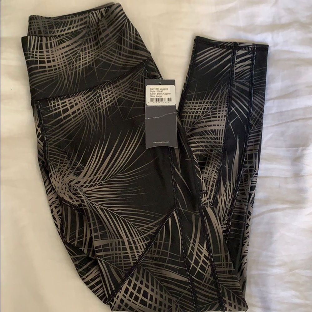 NWT 7/8 length Nux Active Leggings